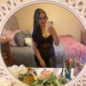 Meet your Posher, Issa